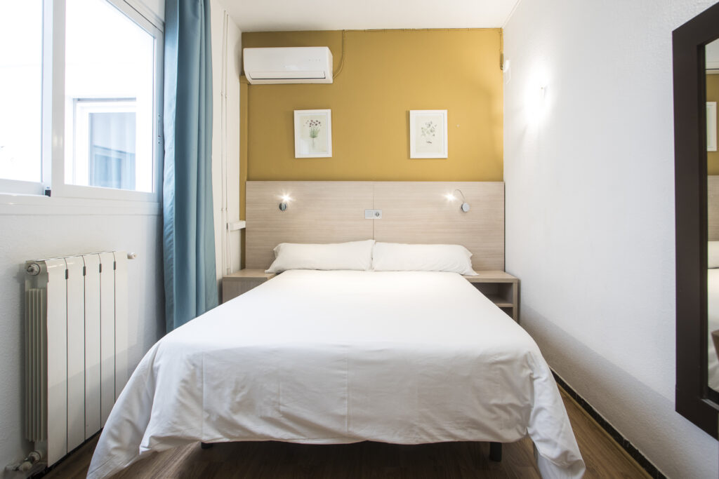 habitación estándar con cama matrimonial